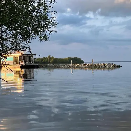 Floatinghouse Fru Puettelkow Röbel