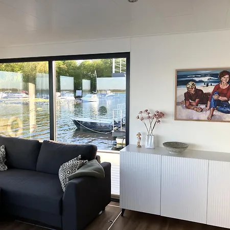 Floatinghouse Fru Puettelkow * Röbel