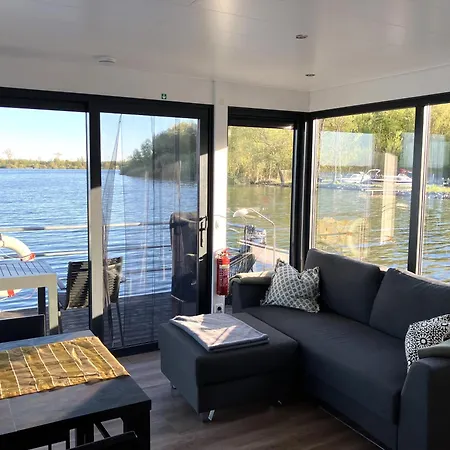 Floatinghouse Fru Puettelkow * Röbel
