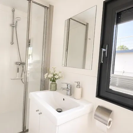 Floatinghouse Fru Puettelkow 度假居 Röbel