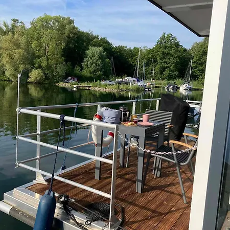 度假居 Floatinghouse Fru Puettelkow Röbel